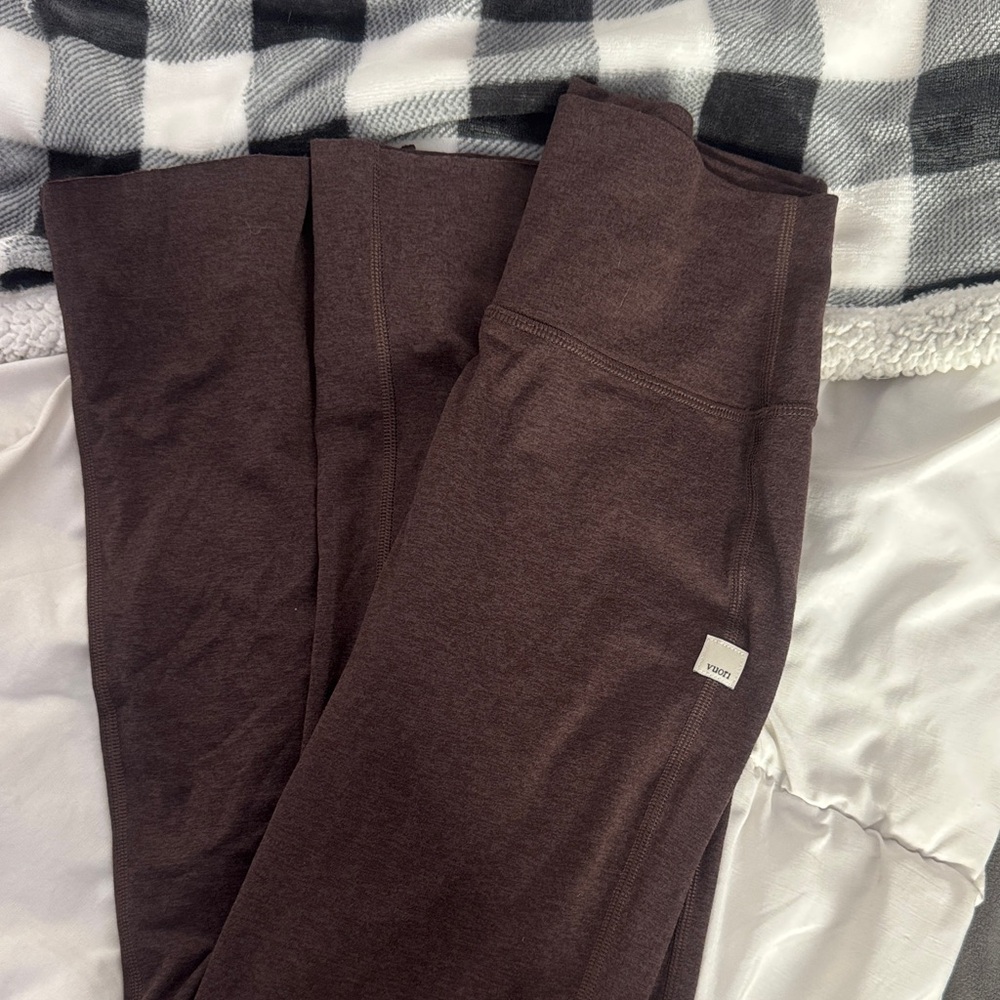 Vuori Woman’s Flare yoga pants